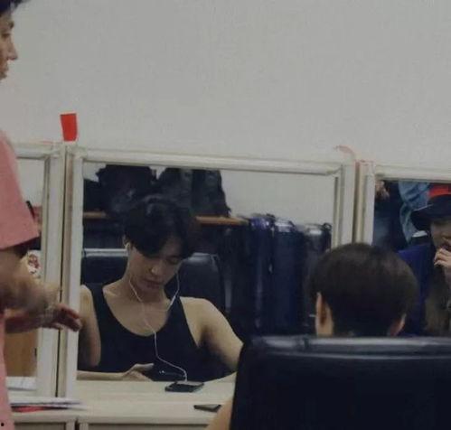 徐峥爆料张艺兴视频,揭秘明星私下真实一面